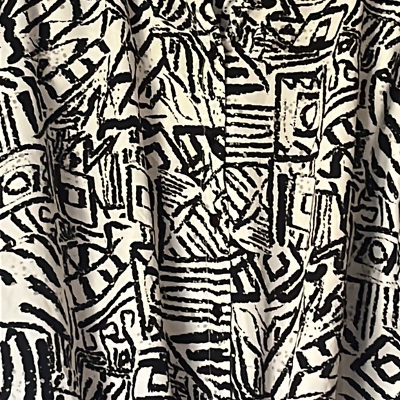 Black and White Geometric Print Plus Size Collared Button Up with Tie Bottom - Picture 3 of 7
